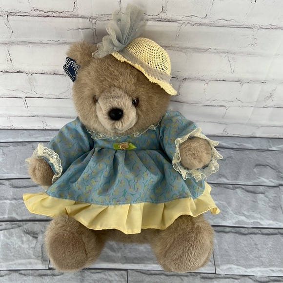Vintage Applause 1986 Bear in dress and hat, ear tag - Picture 3 of 8